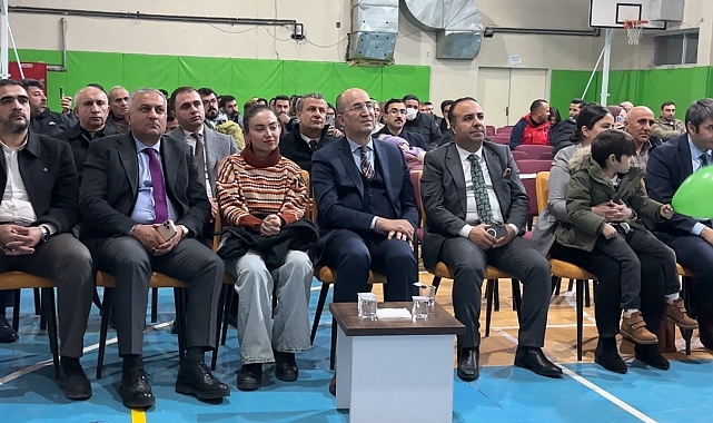 Hakkari'de öğretmen ve yükümlülerden müzik ziyafeti