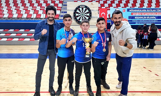 Hamur Adımova Ortaokulu yıldız erkekler dart il şampiyonu oldu