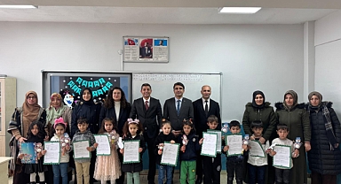 Hamur Kaymakamı Mehmet Nesip Mahir, Öğrencilerin Karne Sevinçlerine Ortak Oldu