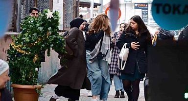 Hareketli yılbaşı ağacı hem korkuttu, hem gülümsetti