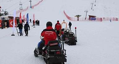 Hesarek Kayak Merkezi’nde JAK görev başında