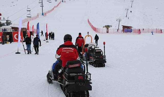 Hesarek Kayak Merkezi’nde JAK görev başında