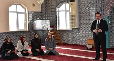 İl Müftüsü Dilek, öğrencilerle camide buluştu