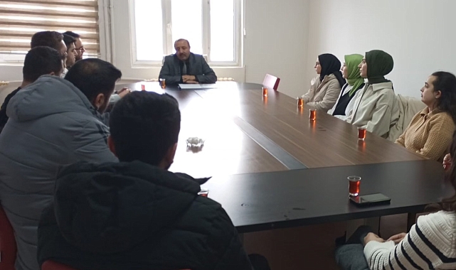 İlçe Milli Eğitim Müdürü Yıldız Çıldır'a yeni atanan öğretmenlerle biraraya geldi
