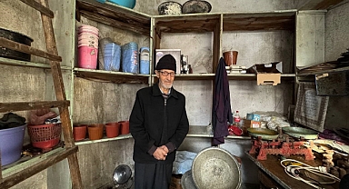 Isparta’da 15 metrekarede 65 yılını geçiren usta görenleri hayrete düşürüyor