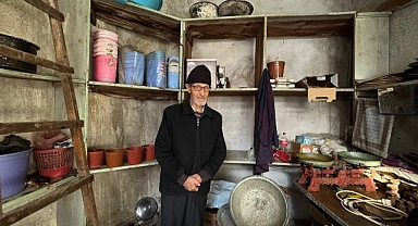 Isparta’da 15 metrekarede 65 yılını geçiren usta görenleri hayrete düşürüyor