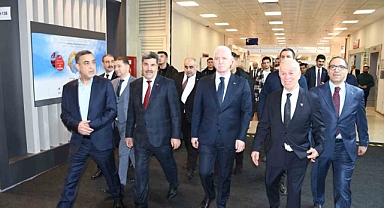 İstanbul Valisi Davut Gül, halı fuarını ziyaret etti