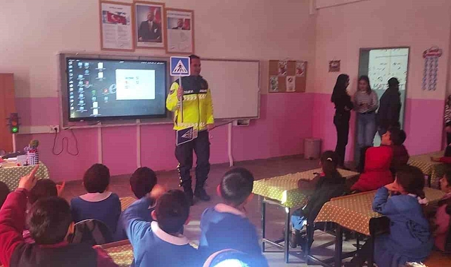 Jandarmadan öğrencilere trafik semineri