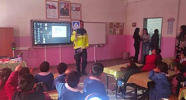 Jandarmadan öğrencilere trafik semineri