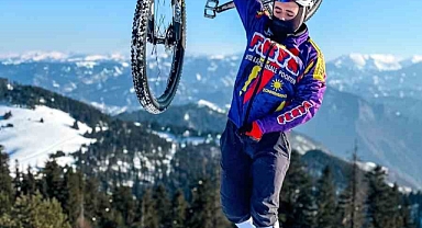 Kar üzerinde pedal çevirdiler