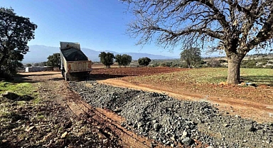Karacasu’da yol çalışmaları devam ediyor