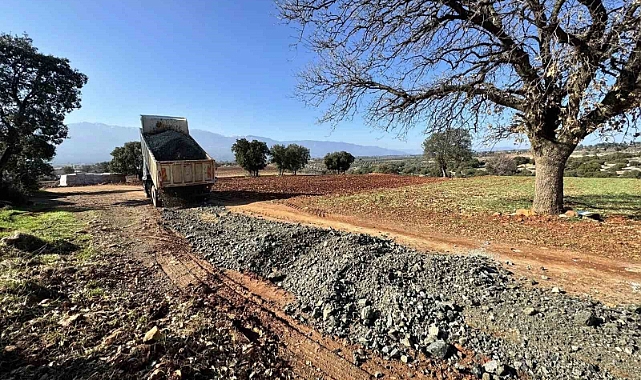 Karacasu’da yol çalışmaları devam ediyor