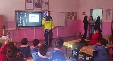 Kars’ta öğrencilere jandarmadan trafik eğitimi