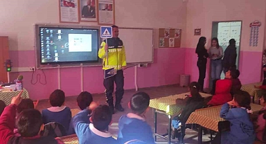 Kars’ta öğrencilere jandarmadan trafik eğitimi