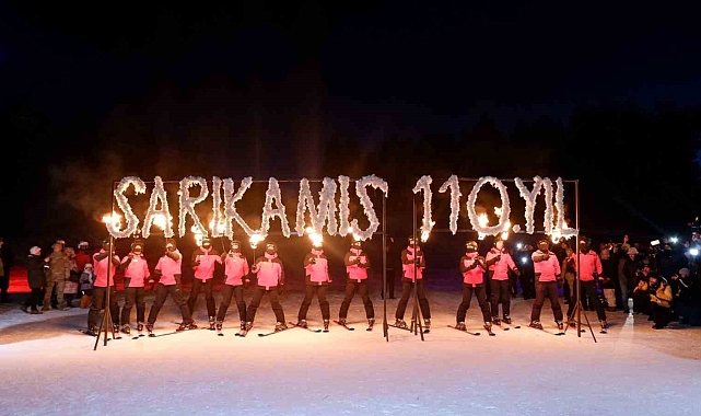 Kars'ta Sarıkamış şehitleri anısına meşaleli kayak gösterisi düzenlendi