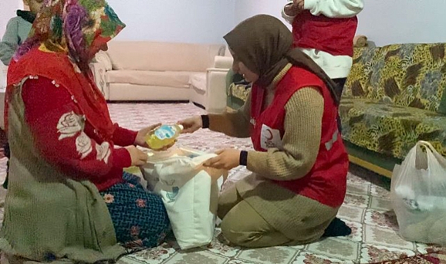 Kızılay Doğubeyazıt’tan "Sevgi Bohçası" hediyesi