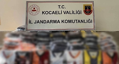 Kocaeli’de bin 206 kaçak futbol takımı forması ele geçirildi
