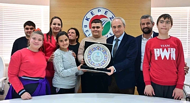Kocagöz’den özel çocuklara: “Her zaman emrinizdeyim”