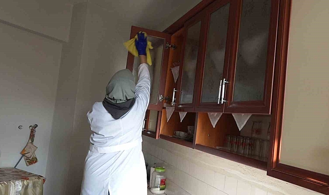 Malatya'da ihtiyaç sahibi vatandaşlara evde temizlik hizmeti sunuluyor