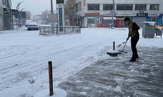 Malazgirt'te kar yağışı