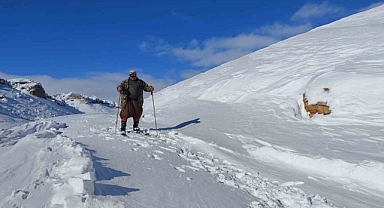 Mersin’de yeni yılın ilk günü: Hem kayak, hem deniz keyfi