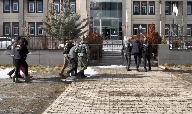 Midelerinden 91 paket uyuşturucu çıkan 3 kişi tutuklandı