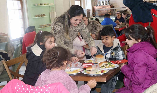 Muş Malazgirt'te jandarmadan öğrencilere yönelik tarih ve kültür gezisi