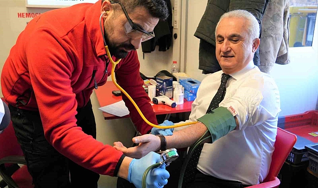 Muş Valisi Çakır'dan kan bağışı kampanyasına destek
