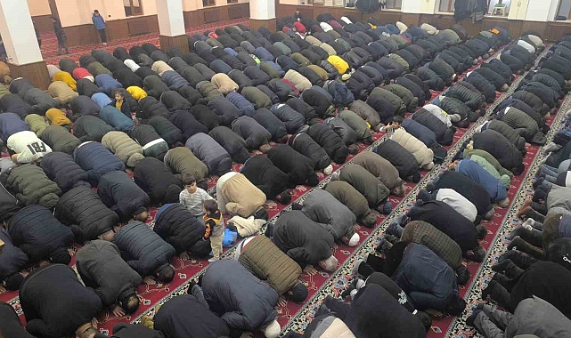 Muş'ta Regaib Kandili dualarla idrak edildi