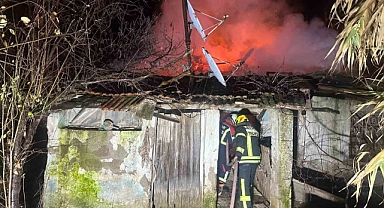 Nazilli’de alevlere teslim olan metruk ev küle döndü