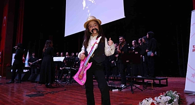 Niğde’de Barış Manço Anma Konserine büyük ilgi