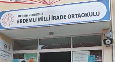 Öğrenciler okulda Ferdi Tayfur şarkısıyla karşılandı