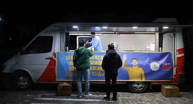 Öğrencilere sıcak çorba ikramı