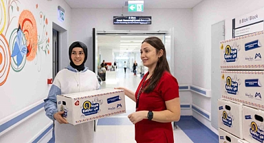 Onkoloji bölümünde tedavi gören çocuklara yeni yıl hediyesi