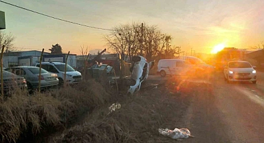Otomobil sulama kanalına düştü: 2 yaralı