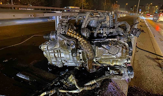 Otomobilin motoru yerinden koptu