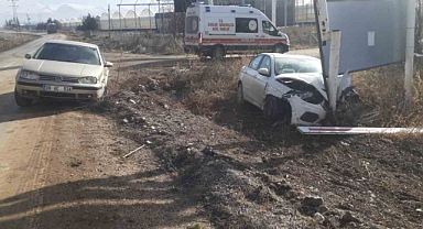 Otomobillerin çarpıştığı kazada sürücüler yaralandı