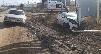 Otomobillerin çarpıştığı kazada sürücüler yaralandı