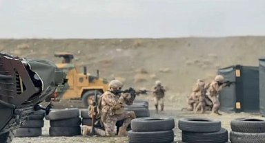 Özel Harekat polisinden nefes kesen tatbikat