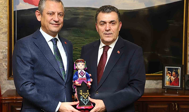 Özgür Özel, Ardahan Belediyesini ziyaret etti