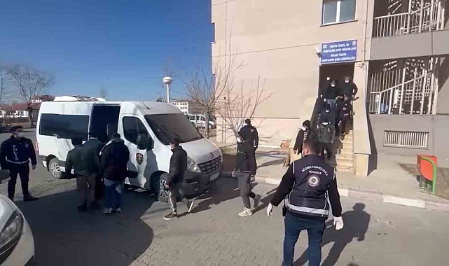 Polis Iğdır'da 9 düzensiz göçmen yakalandı, 1 şüpheli tutuklandı