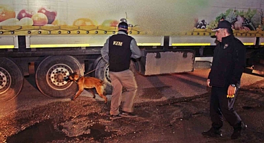 Polis yılbaşı gecesi 3 bin 612 kişinin kimlik sorgulamasını yapıp, 900 aracı kontrol etti