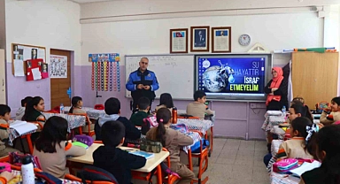 Polisten öğrencilere bilgilendirme