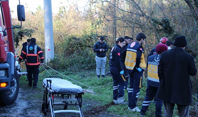 Şarampole uçan araçta yaralanan sürücüyü itfaiye kurtardı