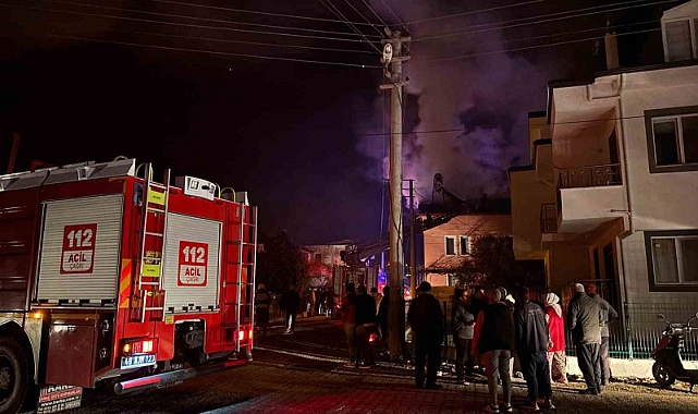 Seydikemer’deki çatı yangını korkuttu