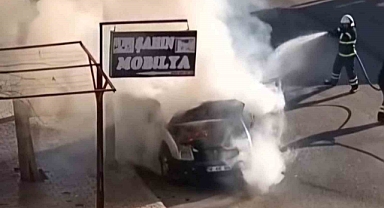 Siirt’te seyir halindeyken alev alan araç kullanılamaz hale geldi