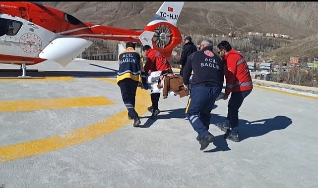 Şırnak ve Bahçesaray'daki hastalar ambulans helikopterle Van'a sevk edildi