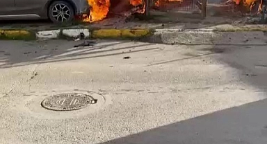 Sultanbeyli’de baraka yangını: Alevler park halindeki araca sıçradı