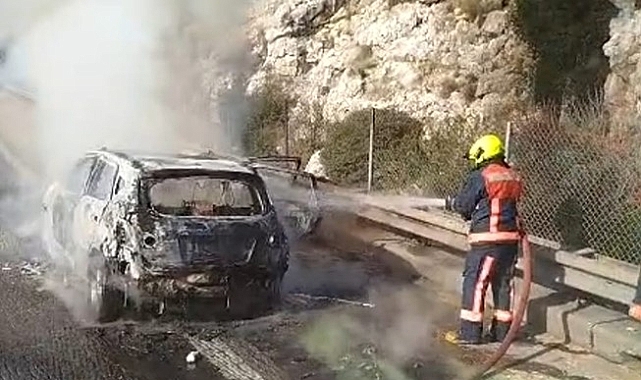 Tarsus’ta seyir halinde alev alan otomobil yandı