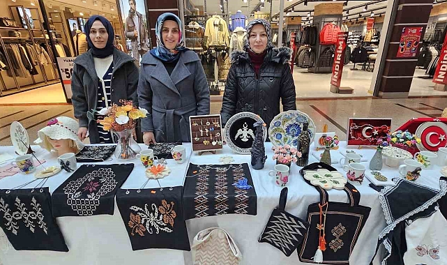 Tatvan'da ADEM kursiyerlerinin el emeği ürünleri sergilendi